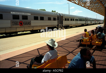 Der Ghan Zug wartet in der Station in Alice Springs Northern Territory Australien Stockfoto