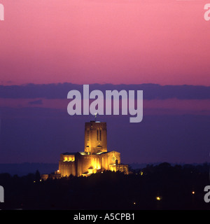 Guildford Kathedrale bei Nacht Surrey Stockfoto