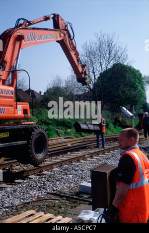 Balfour Beatty, die Durchführung von Reparaturarbeiten an South West Trains hauptsächlichbahnlinie in London nr Norbiton Kingston nach Themse Surr Stockfoto