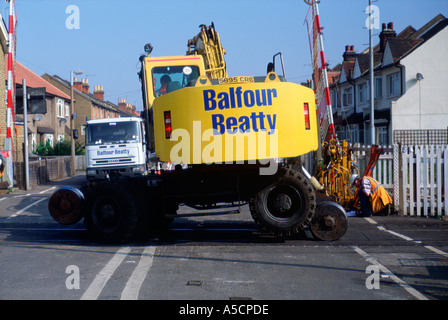 Balfour Beatty, die Durchführung von Reparaturarbeiten an South West Trains hauptsächlichbahnlinie in London nr Norbiton Kingston nach Themse Surr Stockfoto