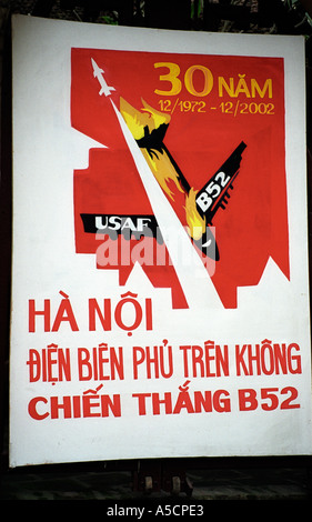 Vietnam Straße Propagandaplakat in Hanoi B52 Tag markieren Stockfoto