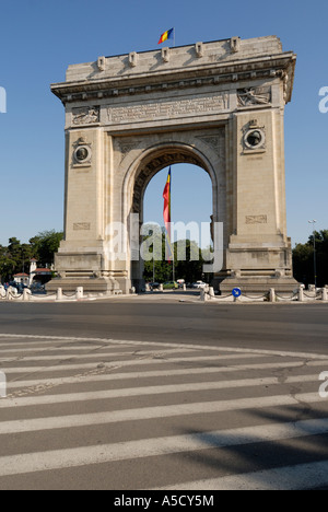 RUMÄNIEN BUKAREST. Der Triumphbogen (Arcul de Triumf) Stockfoto