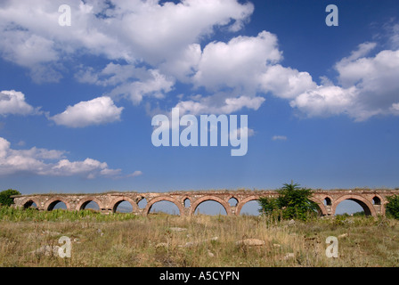 Ehemalige jugoslawische Republik Mazedonien Mazedonien. SKOPJE Roman (oder byzantinischen oder osmanischen) 55 gewölbte Aquädukt, gebaut aus Stein und Ziegel. Stockfoto