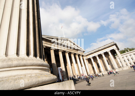 Der Haupteingang zum Londoner British Museum Stockfoto