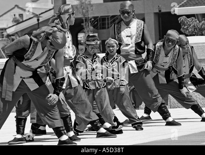 Weltenbummler-Tian Folk benutzerdefinierte Acrobatic Troupe Stockfoto