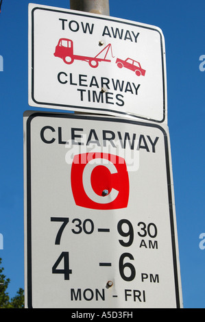 Freifläche und Tow away Zone Zeichen Stockfoto