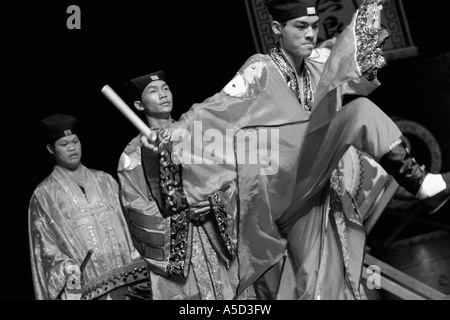 Weltenbummler-Tian Folk benutzerdefinierte Acrobatic Troupe Stockfoto