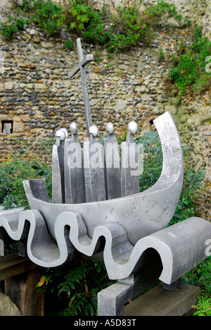 Skulptur in St Edmundsbury Kathedrale Garten, bury St Edmunds, Suffolk, England Stockfoto