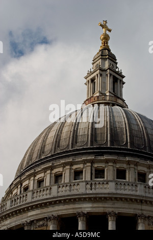 Nahaufnahme von der Kuppel der St Pauls Cathedral eines London s Top-Attraktionen Stockfoto