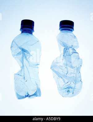 Zerknitterte Wasserflaschen Stockfoto