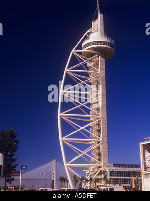 Vasco da Gama Tower und Brücke Parque Das Nacoes Lissabon Portugal Stockfoto