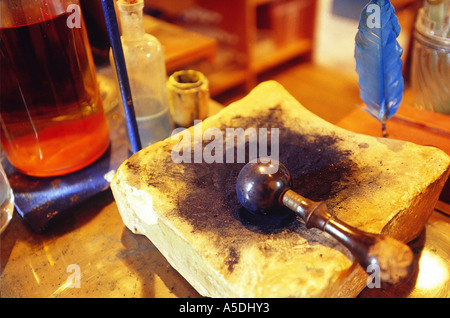 Blaue du Pastel de Lectoure die Werkzeuge zur Herstellung von Farbe Stockfoto