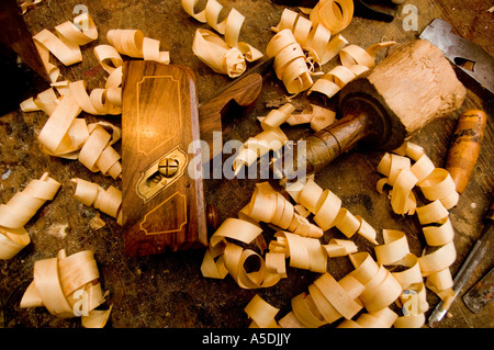 alte Werkzeuge für die Holzbearbeitung Telynau Teifi walisische Harfen Llandysul Ceredigion wales Stockfoto