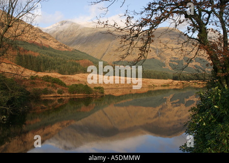 Schottische See und Berge in Glen Etive Stockfoto