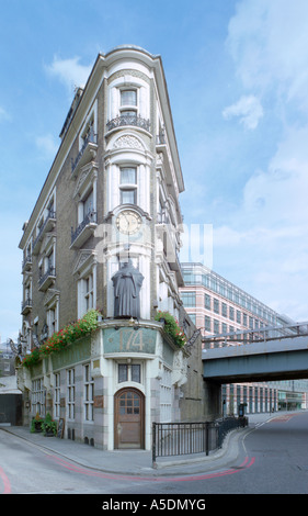 Der schwarze Mönch-Kneipe am Victoria Embankment in London Stockfoto