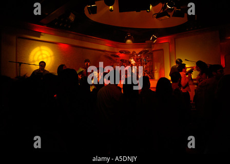 Junge Clubber in einem Tanzclub in Hong Kong Insel China Stockfoto