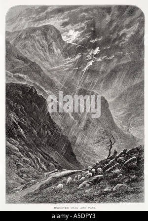 Honister Regen Aufhellung Schafherde entfernte Strecke Weg Hochtal Berg Gewitterwolke Cumbria Nationalpark Lake District UK G Stockfoto