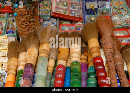 Eine Sammlung traditioneller chinesischer Kalligraphiebürsten, auch bekannt als Tintenpinsel. Die Borsten werden typischerweise aus Tierhaaren hergestellt. China Stockfoto