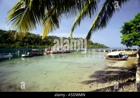 Indien South Andaman Island Wandoor Boote in der Bucht Stockfoto