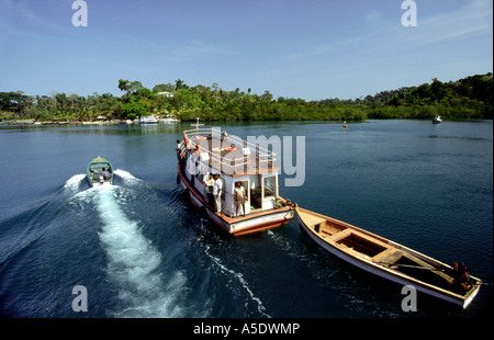 Indien South Andaman Island Wandoor Ausflugsboote auf dem creek Stockfoto