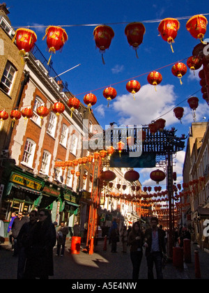 Laternen für chinese New Year in Londons Chinatown Gerrard street Stockfoto