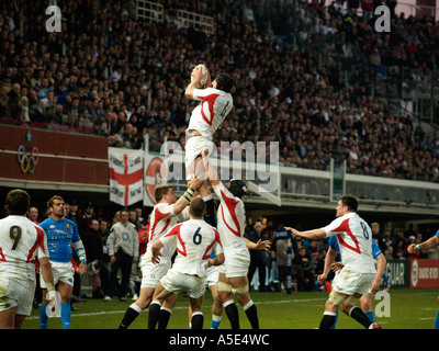 Steve Borthwick in den Line out gewinnt Kugel Italien / England 11. März 2006 England gewinnen 16 bis 31 6 sechs Nationen gehisst Stockfoto