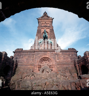 Kyffhäuser Denkmal, Kaiser-Wilhelm-Denkmal Und Barbarossa-Figur Stockfoto