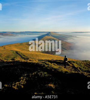 Großen Ridge von Mam Tor, in der Nähe von Castleton, Peak District National Park, Derbyshire, England, UK. Stockfoto