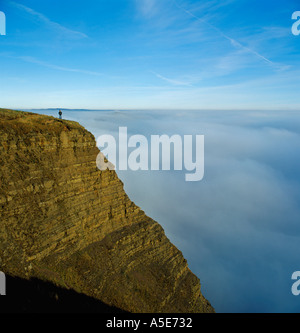 Shaley Felsen des Gipfels von Mam Tor, in der Nähe von Castleton, Peak District National Park, Derbyshire, England, UK. Stockfoto