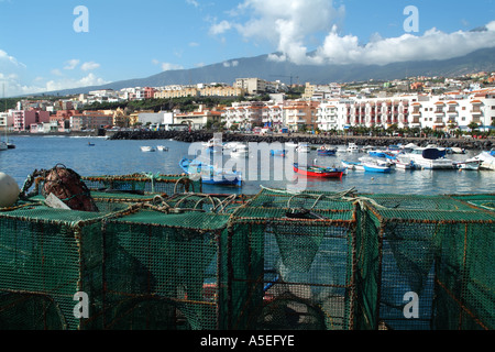 Candelaria, einer kleinen Küstenstadt an der Küste von Teneriffa Kanaren Spanien Osthafen und Hafen Stockfoto