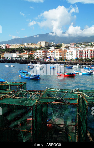 Candelaria, einer kleinen Küstenstadt an der Küste von Teneriffa Kanaren Spanien Osthafen und Hafen Stockfoto