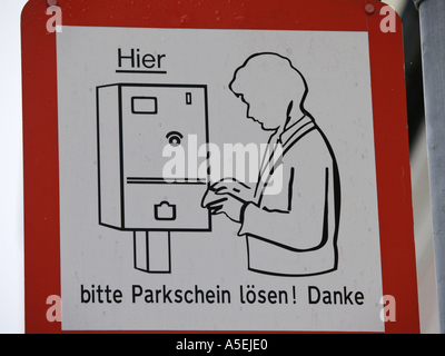 Schild Piktogramm bitte kaufen Sie ein Parkticket hier! Danke Stockfoto