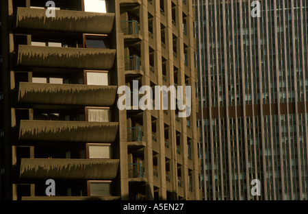 Barbican Housing Complex in der City of London. Teil in Privatbesitz andere lokale Behörden 1990s 1992 UK HOMER SYKES Stockfoto