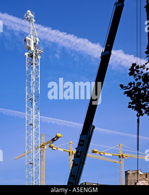 Neue Baustelle, hohe Baukrane, London, England, Vereinigtes Königreich Stockfoto