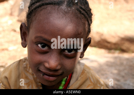 Aksum, Axum, Äthiopien, Kinder in der Nähe der Stadt an die antiken Steinbrüche und die Liones Gobedra Stockfoto