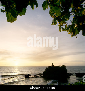 Tempel von Tana Lot bei Sonnenuntergang, Bali, Indonesien Stockfoto