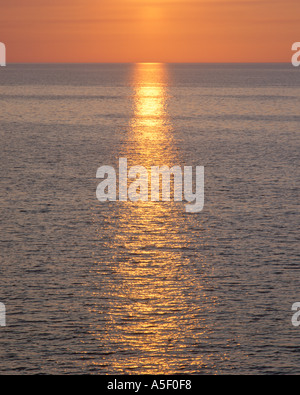 Sonnenuntergang über dem Lake Superior Stockfoto