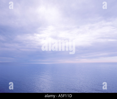 Abendhimmel über Lake Superior Stockfoto