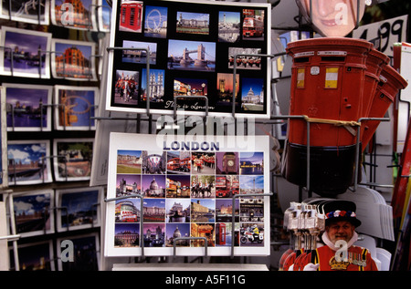 London-Postkarten zum Verkauf an Touristen Stockfoto