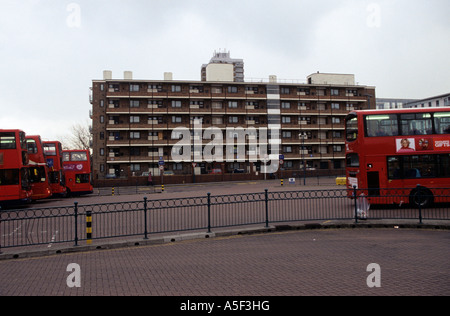 Typischen roten Doppeldecker-Busse von London auf Peckham Street London geparkt Stockfoto