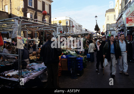 Eine Markt-Szene an der Portobello Road London Stockfoto