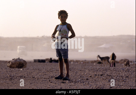 Ein Mädchen aus dem saharauischen Flüchtlingslager in Tindouf westlichen Algerien Stockfoto