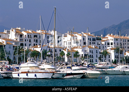 Yachten, angedockt an Puerto Jose Banus in Marbella Spanien Stockfoto