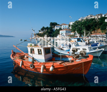 Hafen Sie in den frühen Morgenstunden, Skiathos Town, Skiathos, Sporades Inseln, Griechenland Stockfoto