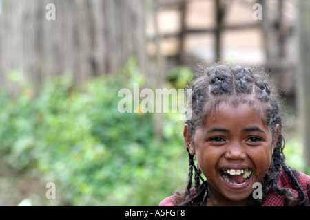 Porträt eines schönen jungen Mädchens in Andasibe, Madagaskar, Afrika Stockfoto