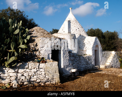 Ein Trullo oder Trulli ist ein traditionelles Steinhaus in einer Region Italiens genannt Puglia Stockfoto