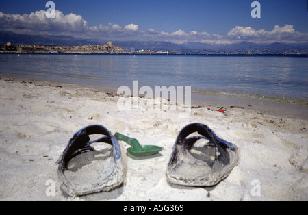 Sandalen auf die Salis Strand Antibes Frankreich Stockfoto