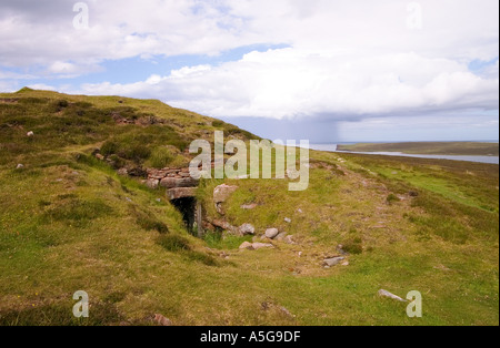 dh Vinquoy Hill EDAY ORKNEY neolithischen roten trockene Stein gekammert Grabstätte Eingang passage Stockfoto