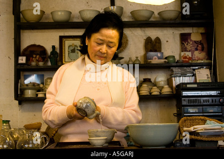 Eigentümer kleiner Traditionelle Teehaus Insadong Seoul Korea Stockfoto