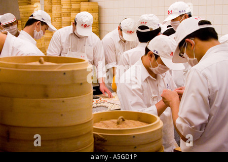 Xiaolongbao oder Schweinefleisch Knödel Umhüllung im Dintaifung Restaurant Taipeh Stockfoto